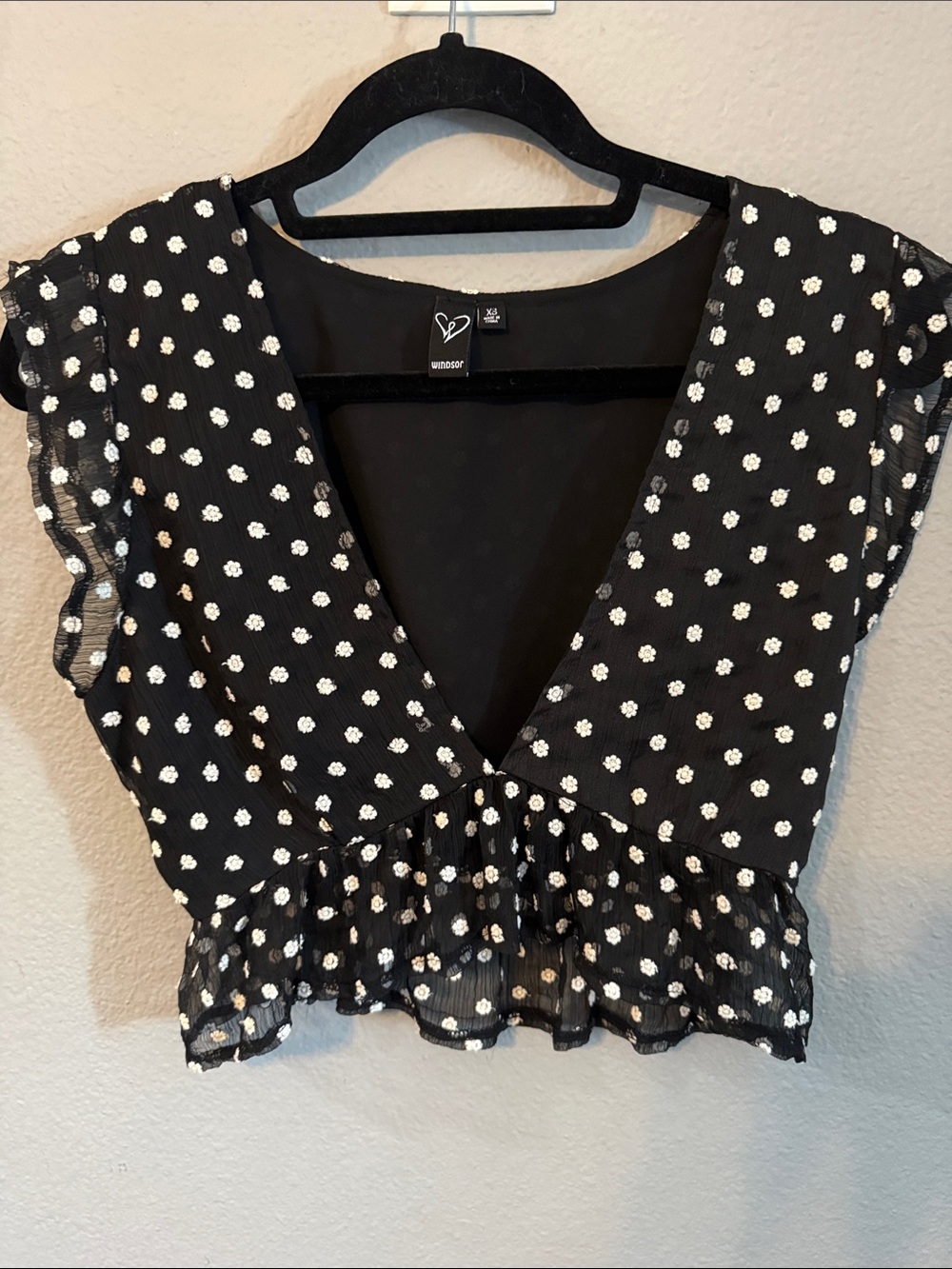 Windsor XS Black White Floral Ruffle Crop Top Deep V